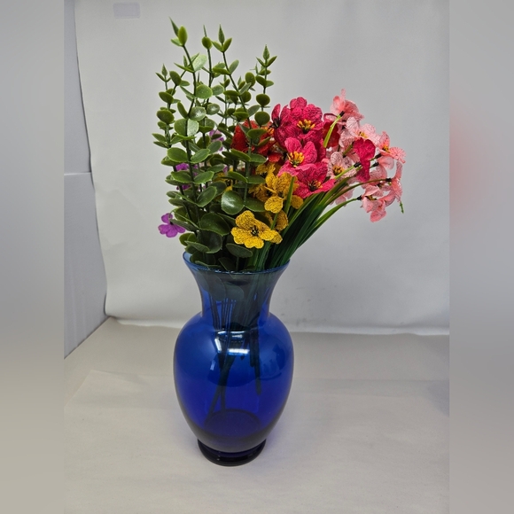 Colbalt Blue Handblown Glass Vase Urn 9 Inches Tall Curve Body Fluted Mouth - Picture 4 of 9